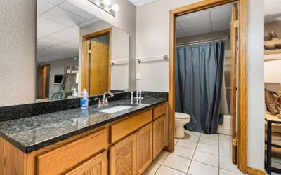 Photo 3 - 4 BR Townhouse