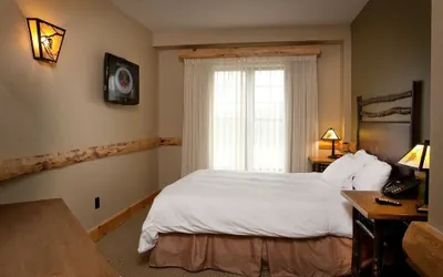 Photo 3 - River Rock Suite