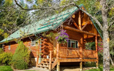 Photo 2 - Cozy log cabin with fireplace and jacuzzi tub, close to skiing