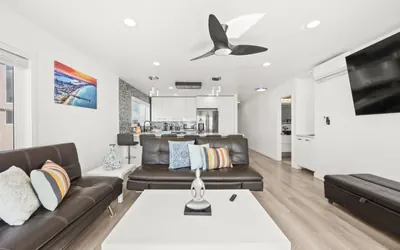 Photo 2 - 2 bedroom con with free parking!