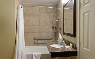 Photo 5 - 2 Bdrm 2 Bath Mobil Accessible Tub Nosmk