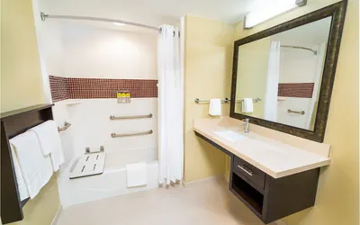 Photo 4 - 1 Bdrm 2 Qn Mobility Access Tub Nosmk