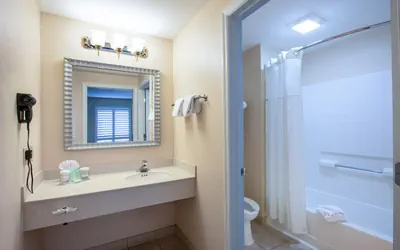 Photo 5 - 1 Bedroom Suite - 1 King Bed
