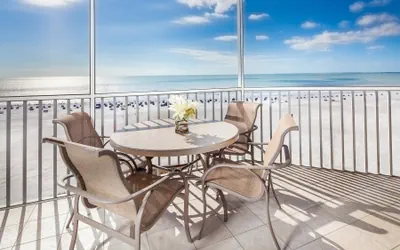 Photo 2 - Beachfront 3 Bedroom Suite