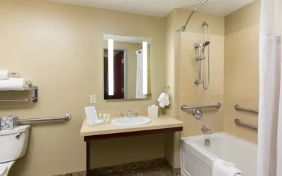 Photo 3 - 1 Bed Hear Mobility Accessible Tub Nosmk