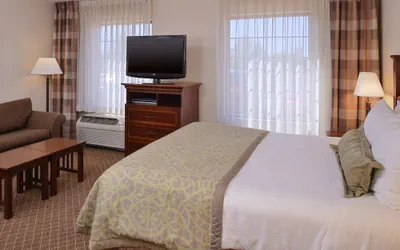 Photo 3 - Studio Suite 1 Queen Bed Nonsmoking