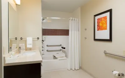 Photo 4 - Studio Ste Qn Hear Accessible Tub Nosmk