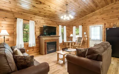 Photo 2 - Oakwood Cabin