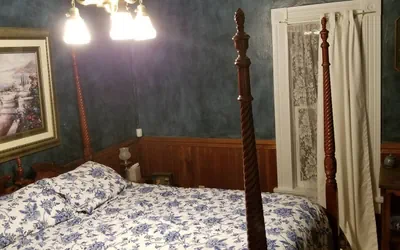 Historic Victorian Inn - Blue Room (KP117Blue)