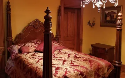 Historic Victorian Inn - Gold Suite - KP117Gold