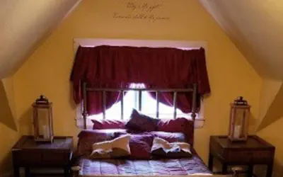 Historic Victorian Inn - South Loft (KP117South)