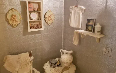 Photo 3 - Historic Victorian Inn - White Suite (KP117White)