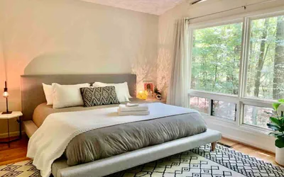 Photo 5 - Mid-Century Designer w/ King Beds & Sonos Stereo