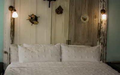 Traditional Bed & Breakfast private room and bath