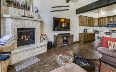 Photo 5 - Highwood Hideaway