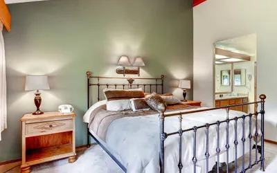 Photo 2 - Walk to Conference Center~Spacious 2Br + Loft Sleeps 8