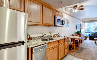 Photo 2 - Walk to slopes! Value Studio Condo