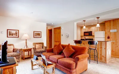 Photo 2 - Perfect mountain retreat/3Br Condo-fireplace