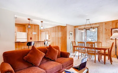 Photo 4 - Perfect mountain retreat/3Br Condo-fireplace