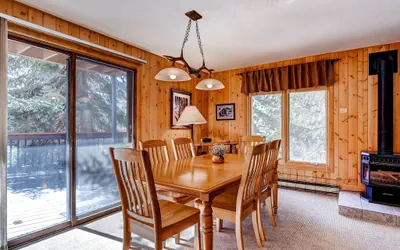 Photo 5 - Perfect mountain retreat/3Br Condo-fireplace