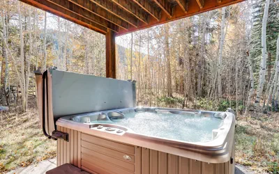 Photo 2 - Spacious 4Bdrm Home/Sleeps 10, Stunning Views, Fireplaces
