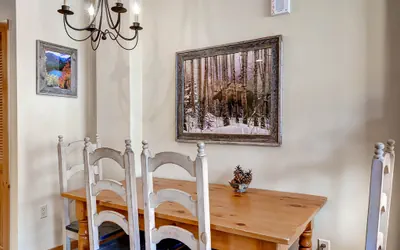 Photo 3 - Sleeps 4~Walk to the Slopes~No cleaning Fees