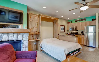 Photo 5 - Sleeps 4~Walk to the Slopes~No cleaning Fees