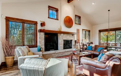 Photo 2 - Beautiful 4Br Townhome with Private Hot tub!