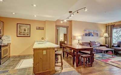 Photo 4 - Luxe 2Br 2Ba - Rocky Mountain Views + Walk to Mainstreet