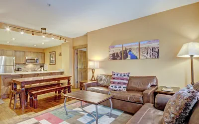 Photo 5 - Luxe 2Br 2Ba - Rocky Mountain Views + Walk to Mainstreet