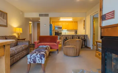 Photo 2 - Comfortable Cozy Condo - Short Walk to American Eagle Lift - SH402