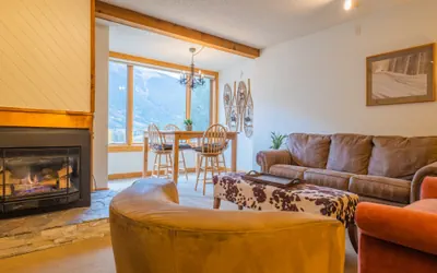 Photo 4 - Comfortable Cozy Condo - Short Walk to American Eagle Lift - SH402