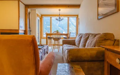 Photo 5 - Comfortable Cozy Condo - Short Walk to American Eagle Lift - SH402