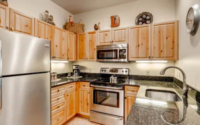 Photo 4 - Studio Condo next to slopes! Sleeps 4. Kids ski free!