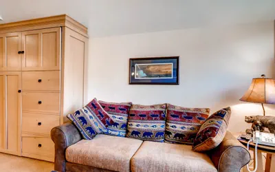 Photo 3 - Studio condo w/full kitchen Walk to the slopes Kids Ski Free