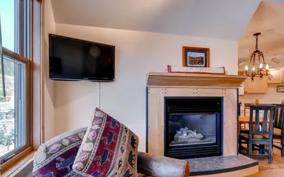 Photo 2 - Studio condo w/full kitchen Walk to the slopes Kids Ski Free
