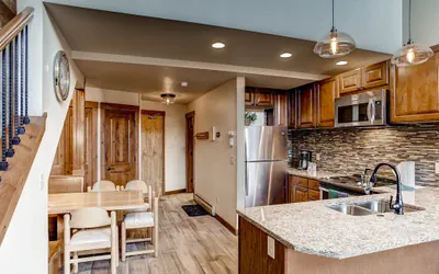 Photo 3 - Nicest 1Br Condo in Lakeside Village! Kids Ski Free