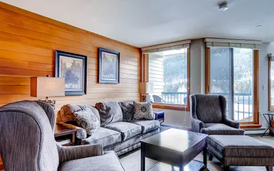 Photo 2 - Beautifully Renovated 1Br Condo~Sleeps up to 4