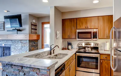 Photo 3 - Beautifully Renovated 1Br Condo~Sleeps up to 4