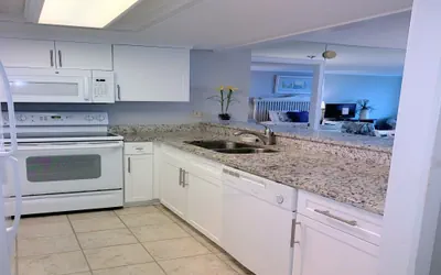 Photo 5 - SOUTH HAMPTON 305 3BR 3BA OCEANVIEW