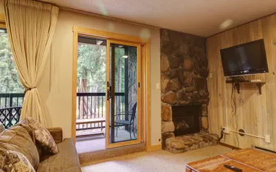 Photo 2 - Huge Ski-In Ski-Out Condo - CM116