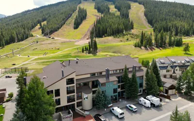 Photo 3 - Newly Remodeled Ski-In Ski-Out Right By The Lift - FP304