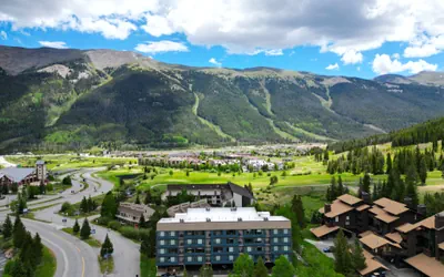 Photo 2 - Wonderful Spacious Ski Condo - SH504