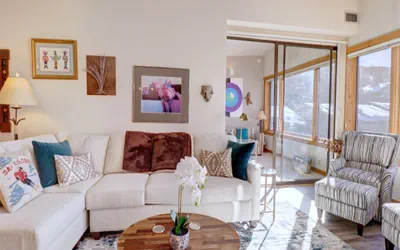 Photo 5 - Wonderful Spacious Ski Condo - SH504