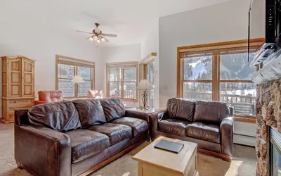 5983 Hidden River Lodge