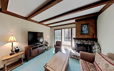 Photo 2 - Retro 3 Bed 3 Bath Condo with Mountain View! Steps to Canyon Lodge! (Unit 210 at 1849)