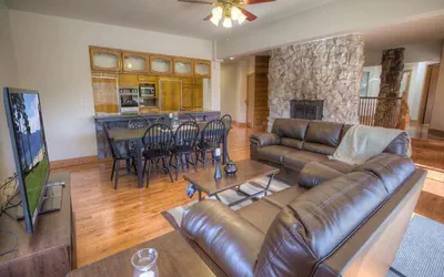 Photo 4 - 569 Lucerne Way