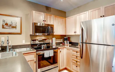 Photo 2 - Affordable 2Br West Keystone Take bus to lift