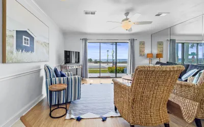 Photo 4 - Emerald Shores #1001