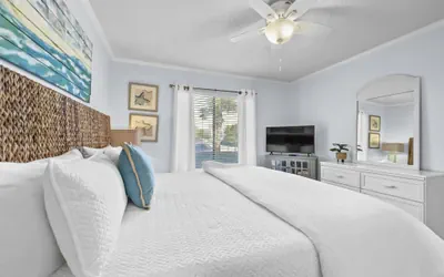 Photo 5 - Emerald Shores #1001